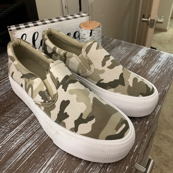 Shoes - Camo sneakers